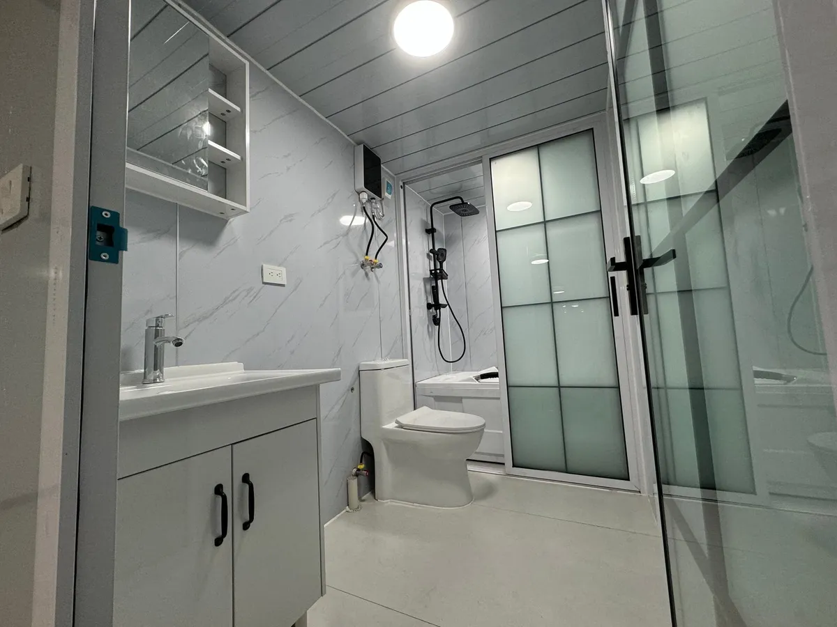 40FT Bathroom Model 1